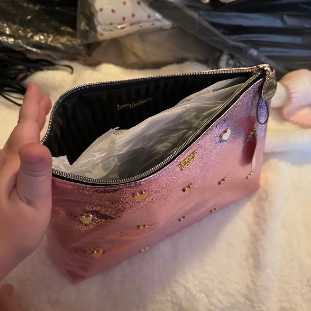 VS Metallic Crackle Heart Beauty Pouch